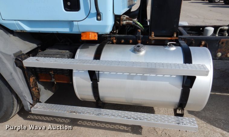 image for item KG9964 2000 Mack CX613  semi truck