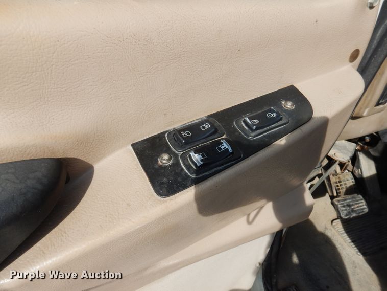 image for item KG9964 2000 Mack CX613  semi truck