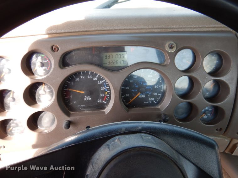 image for item KG9964 2000 Mack CX613  semi truck