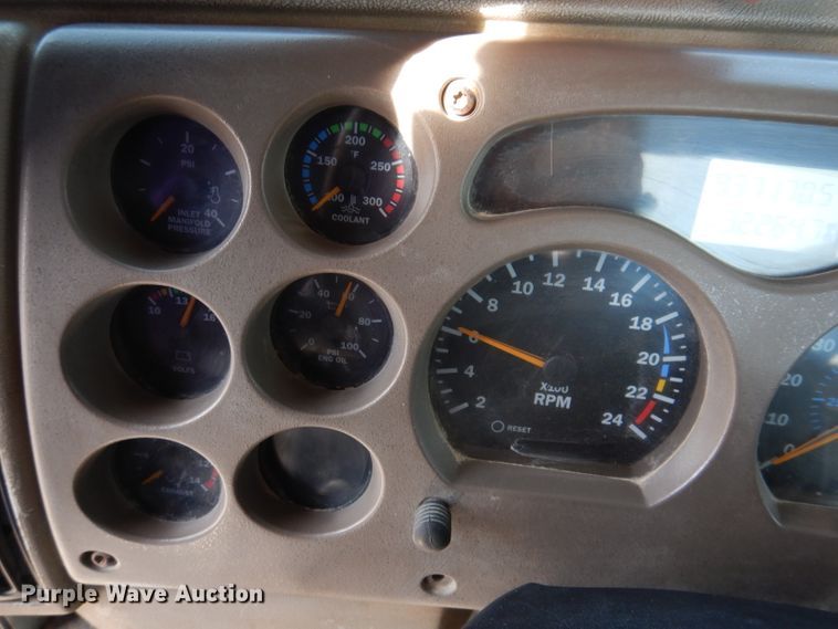 image for item KG9964 2000 Mack CX613  semi truck