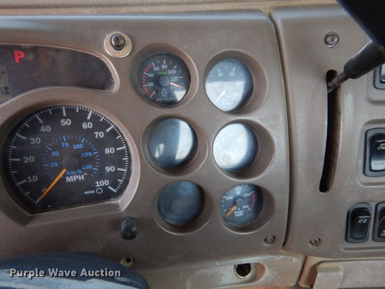 image for item KG9964 2000 Mack CX613  semi truck