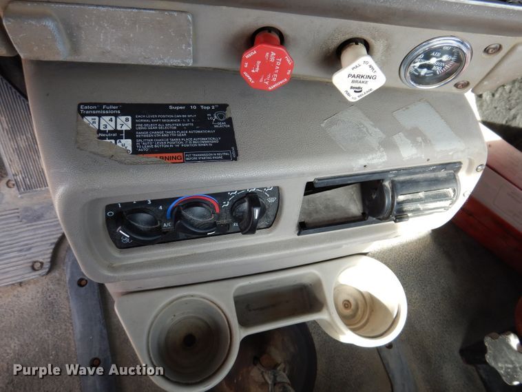 image for item KG9964 2000 Mack CX613  semi truck