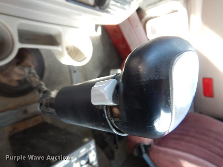 image for item KG9964 2000 Mack CX613  semi truck