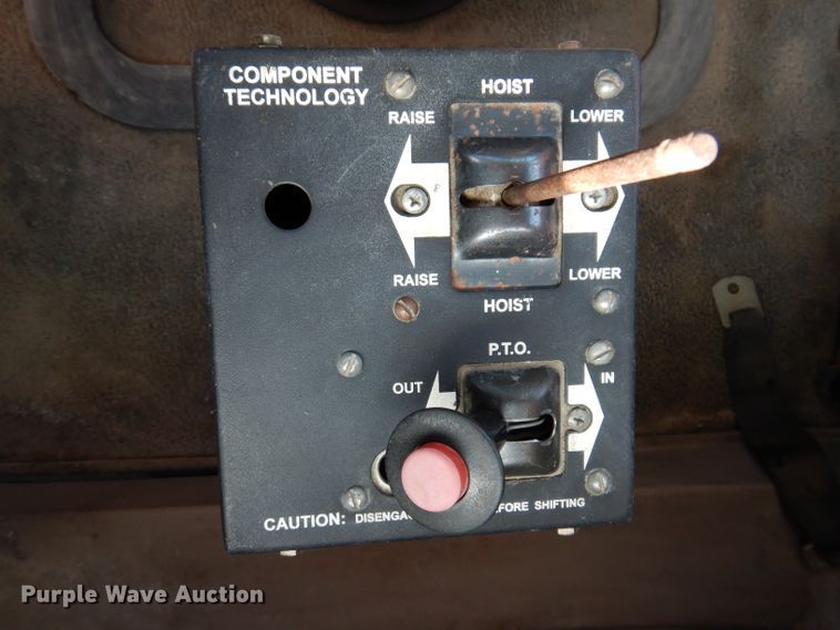 image for item KG9964 2000 Mack CX613  semi truck