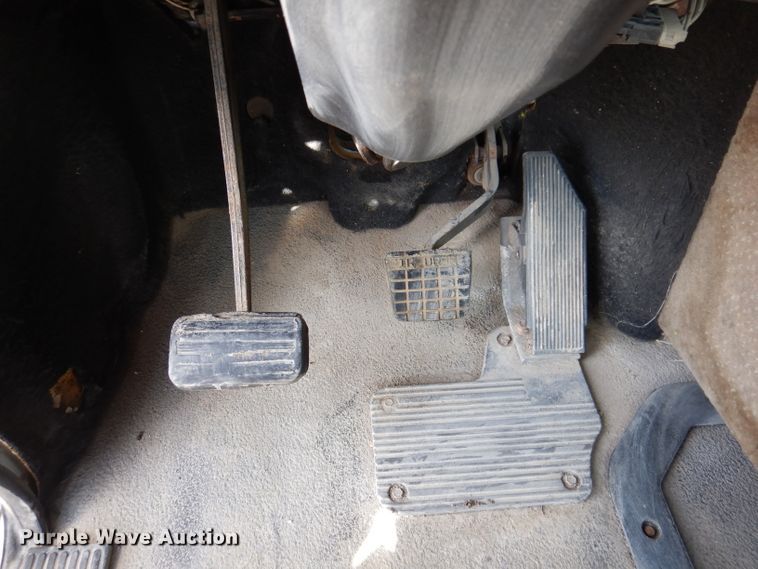 image for item KG9964 2000 Mack CX613  semi truck