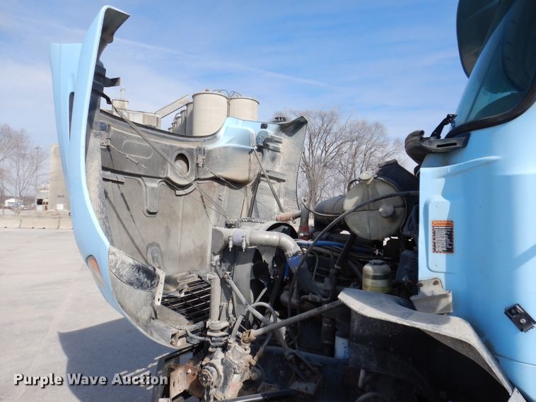 image for item KG9964 2000 Mack CX613  semi truck