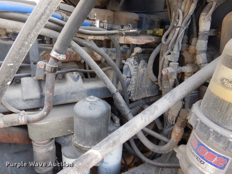 image for item KG9964 2000 Mack CX613  semi truck