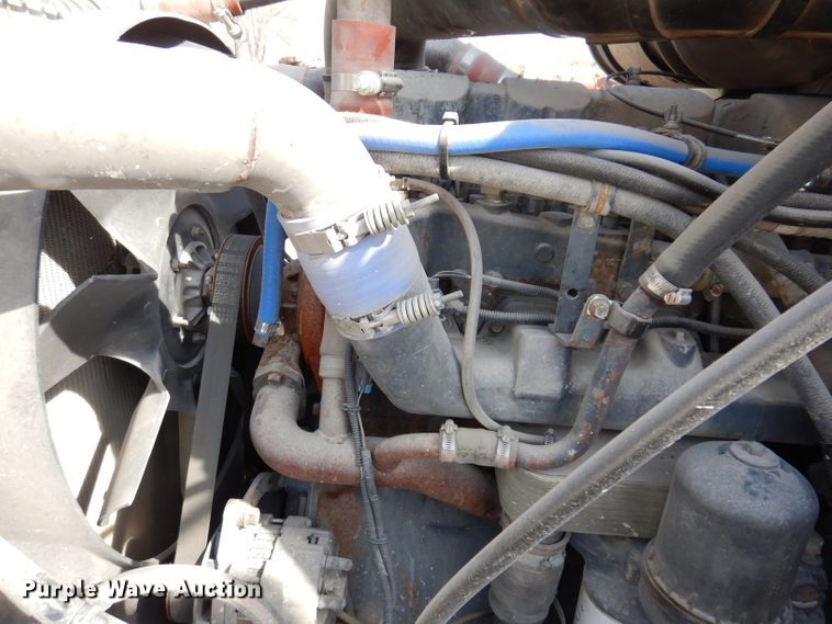 image for item KG9964 2000 Mack CX613  semi truck