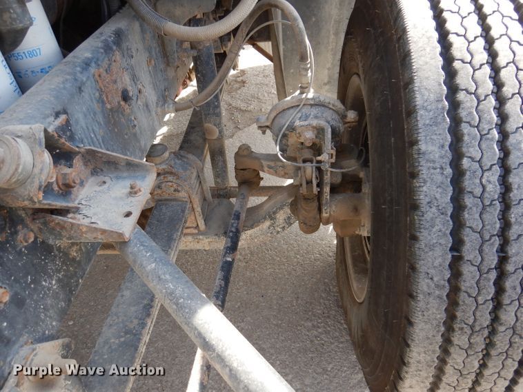 image for item KG9964 2000 Mack CX613  semi truck