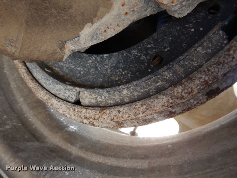 image for item KG9964 2000 Mack CX613  semi truck