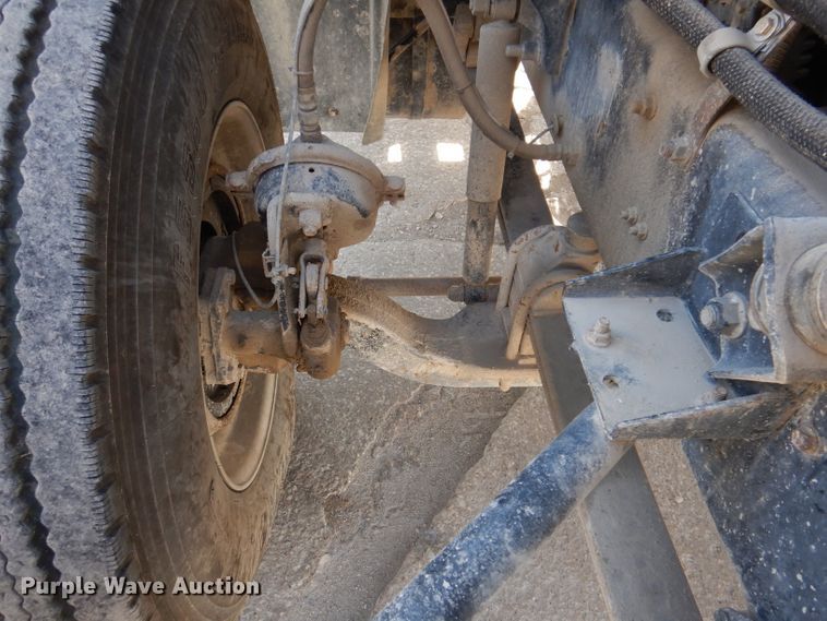 image for item KG9964 2000 Mack CX613  semi truck