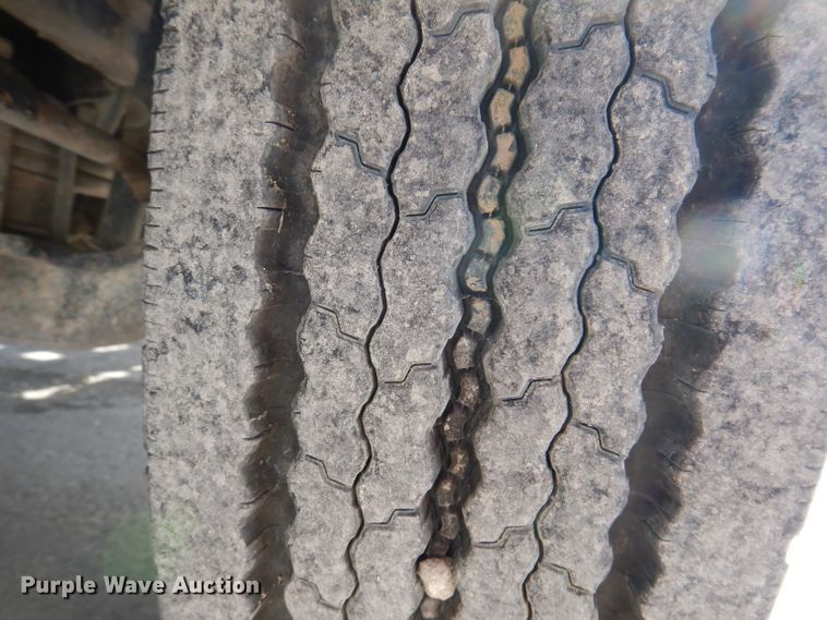 image for item KG9964 2000 Mack CX613  semi truck