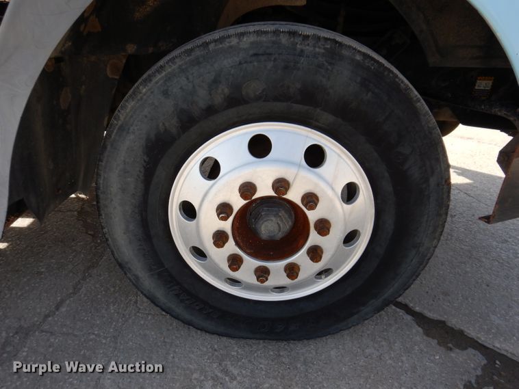 image for item KG9964 2000 Mack CX613  semi truck