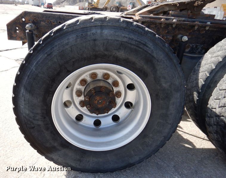 image for item KG9964 2000 Mack CX613  semi truck