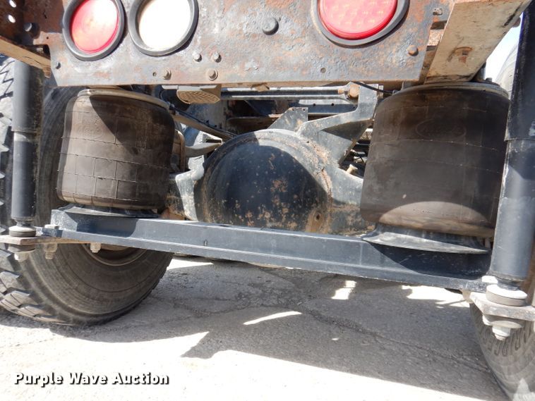 image for item KG9964 2000 Mack CX613  semi truck