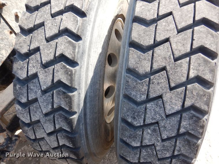 image for item KG9964 2000 Mack CX613  semi truck