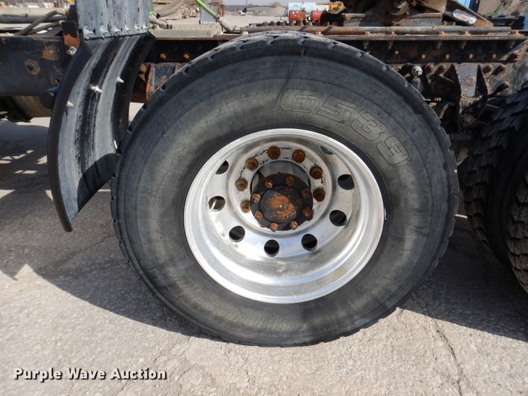 image for item KG9964 2000 Mack CX613  semi truck