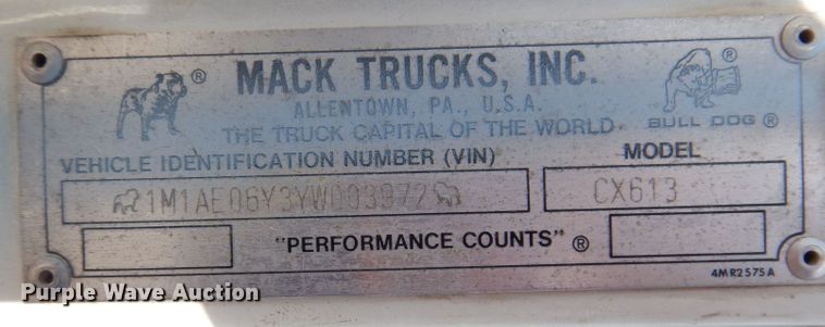 image for item KG9964 2000 Mack CX613  semi truck