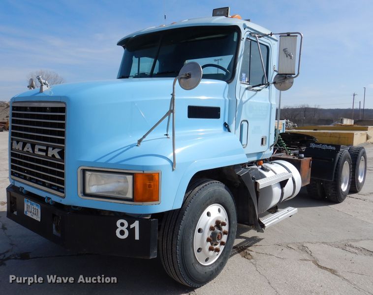 image for item KG9965 1994 Mack CH613  semi truck