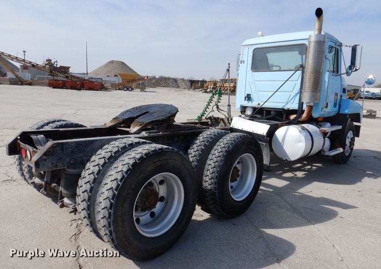 image for item KG9965 1994 Mack CH613  semi truck