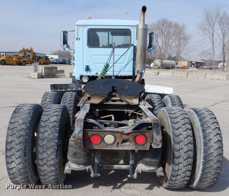 image for item KG9965 1994 Mack CH613  semi truck