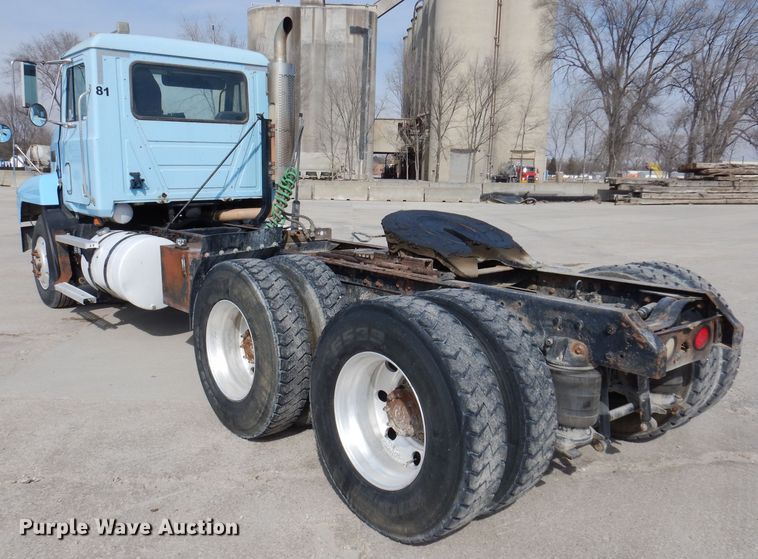 image for item KG9965 1994 Mack CH613  semi truck