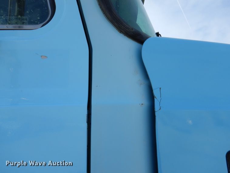 image for item KG9965 1994 Mack CH613  semi truck