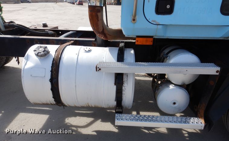 image for item KG9965 1994 Mack CH613  semi truck