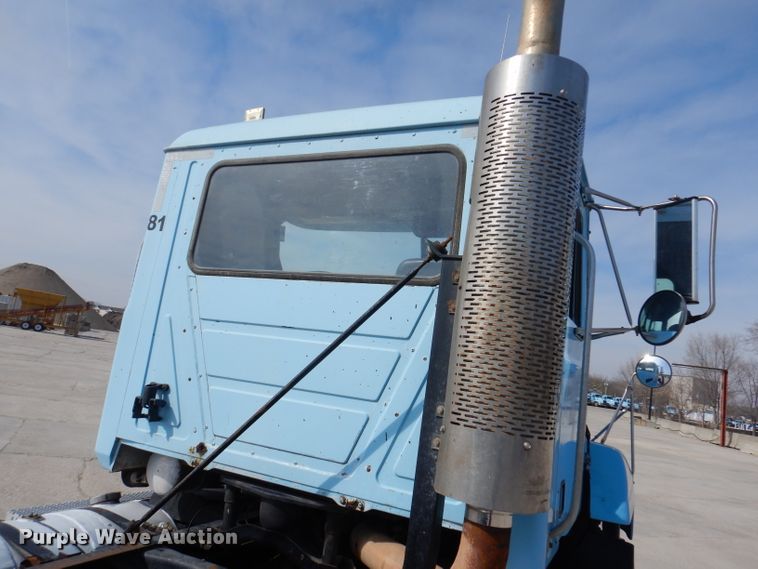 image for item KG9965 1994 Mack CH613  semi truck