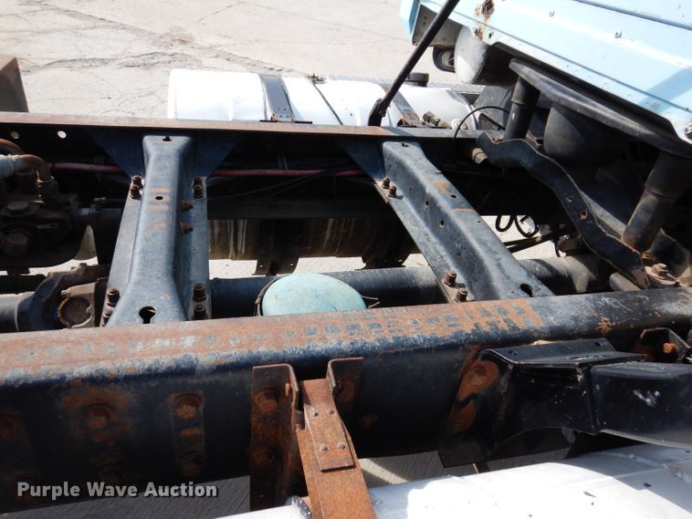 image for item KG9965 1994 Mack CH613  semi truck