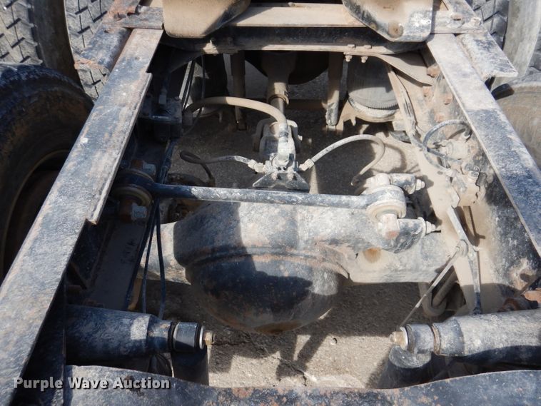 image for item KG9965 1994 Mack CH613  semi truck