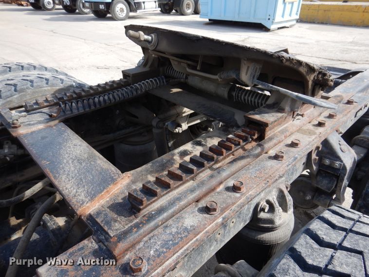 image for item KG9965 1994 Mack CH613  semi truck