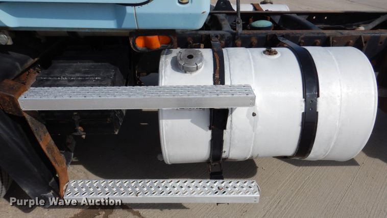 image for item KG9965 1994 Mack CH613  semi truck