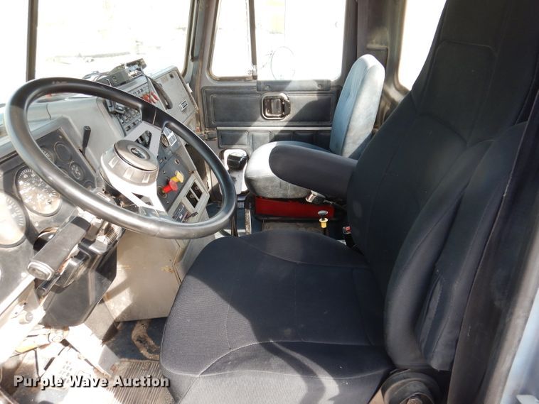 image for item KG9965 1994 Mack CH613  semi truck