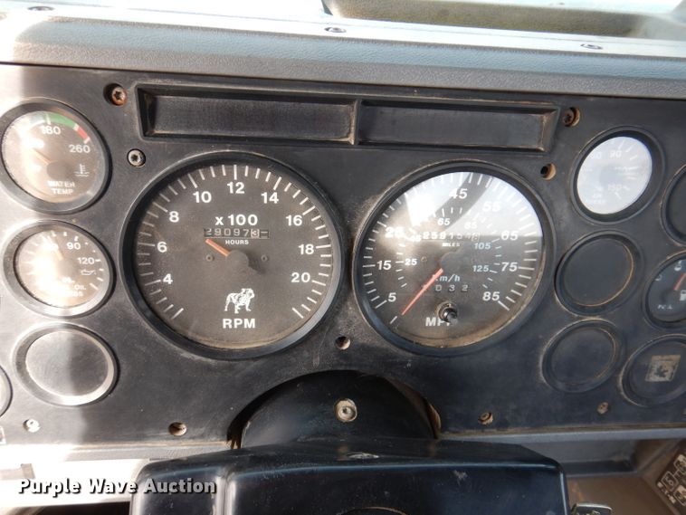 image for item KG9965 1994 Mack CH613  semi truck