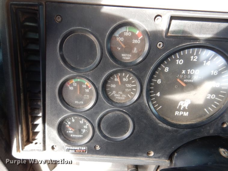 image for item KG9965 1994 Mack CH613  semi truck