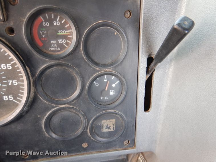 image for item KG9965 1994 Mack CH613  semi truck