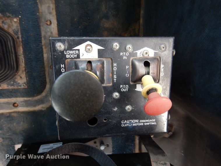 image for item KG9965 1994 Mack CH613  semi truck