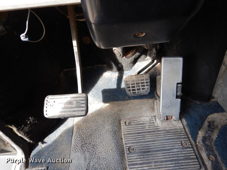 image for item KG9965 1994 Mack CH613  semi truck