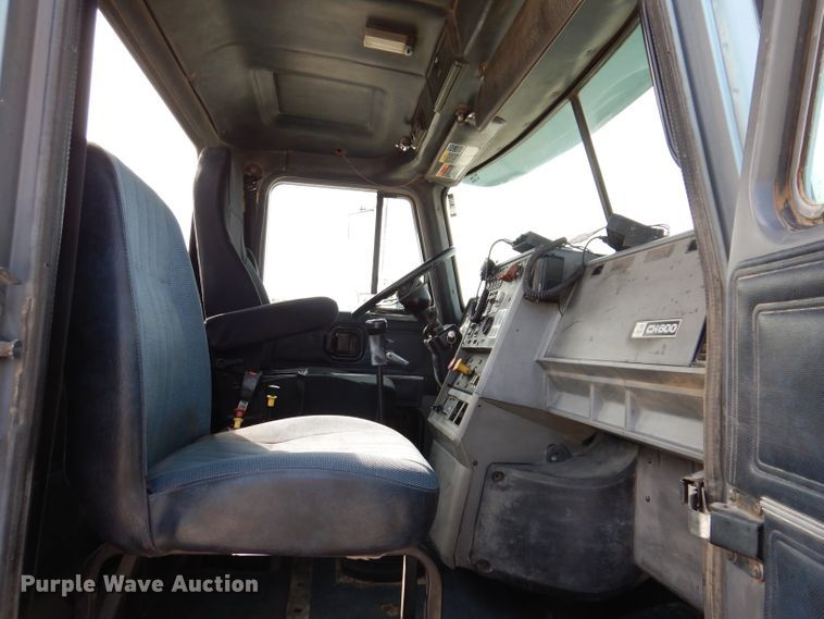 image for item KG9965 1994 Mack CH613  semi truck