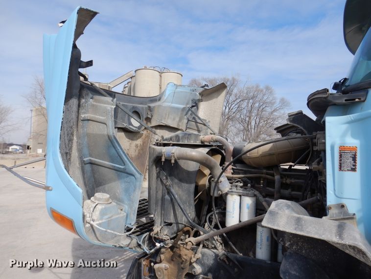 image for item KG9965 1994 Mack CH613  semi truck