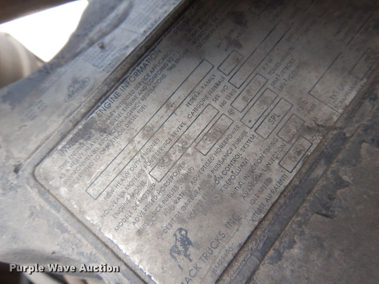 image for item KG9965 1994 Mack CH613  semi truck