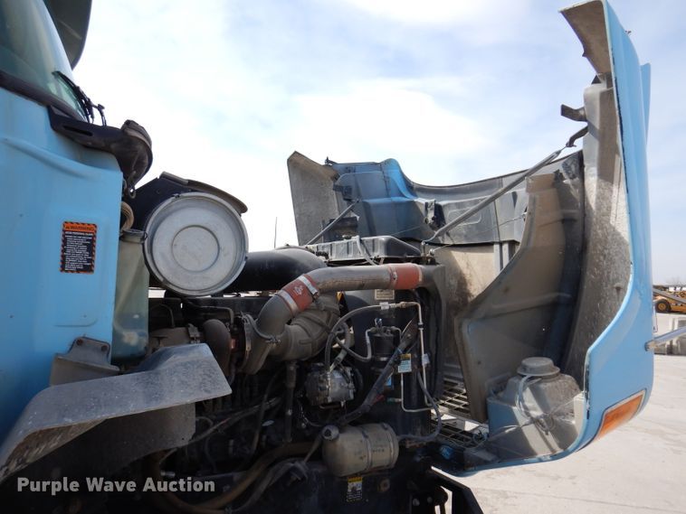 image for item KG9965 1994 Mack CH613  semi truck