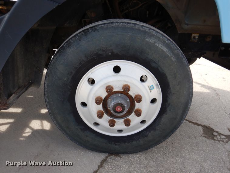 image for item KG9965 1994 Mack CH613  semi truck