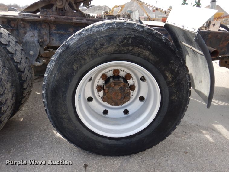 image for item KG9965 1994 Mack CH613  semi truck