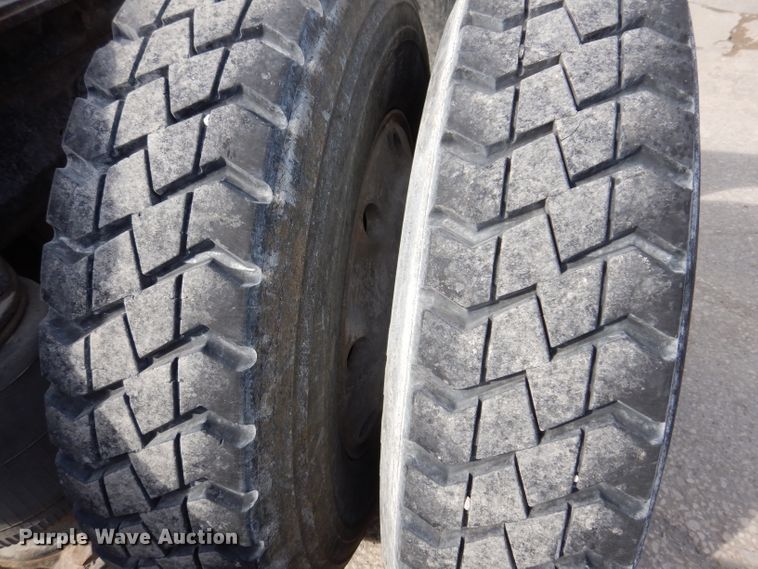 image for item KG9965 1994 Mack CH613  semi truck