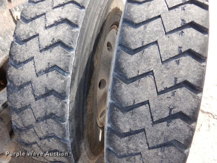 image for item KG9965 1994 Mack CH613  semi truck