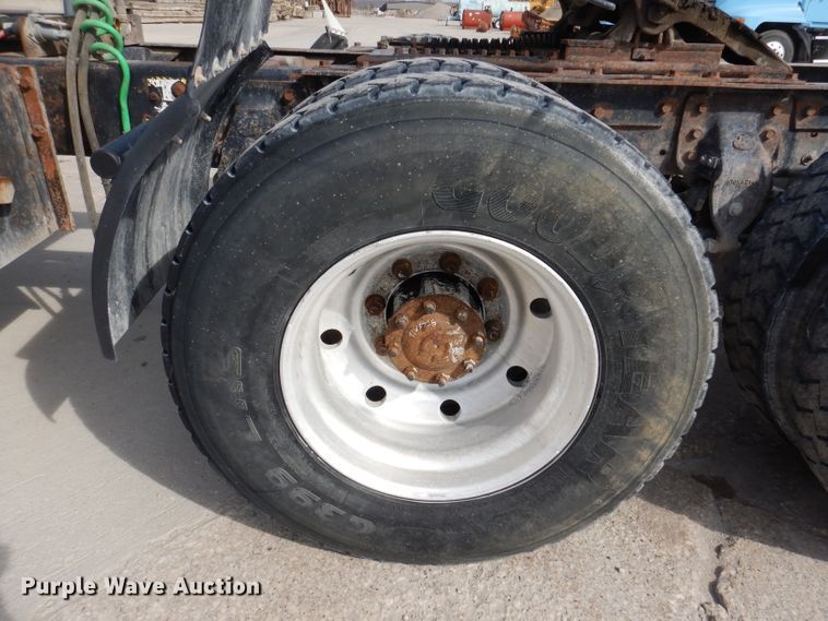 image for item KG9965 1994 Mack CH613  semi truck