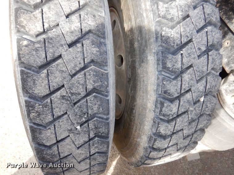 image for item KG9965 1994 Mack CH613  semi truck