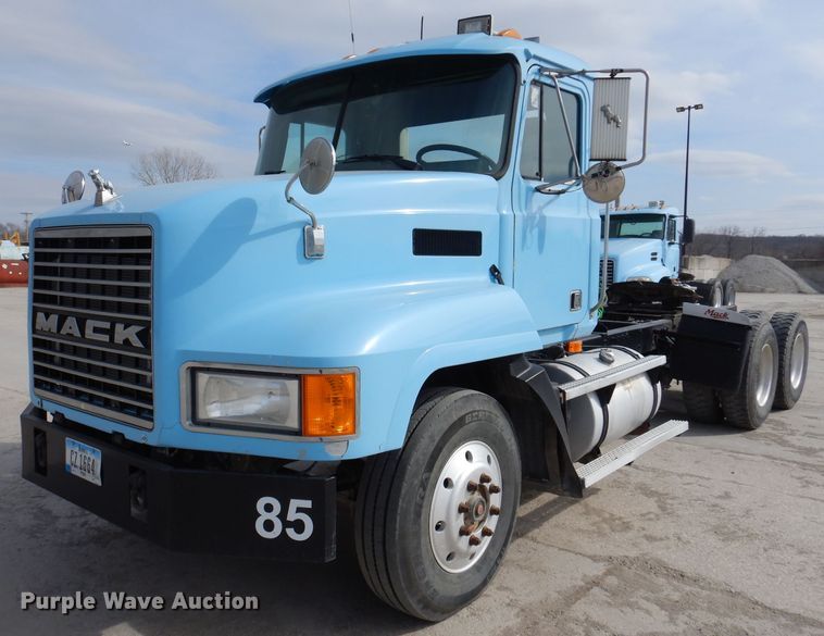 image for item KG9966 1996 Mack CH613  semi truck